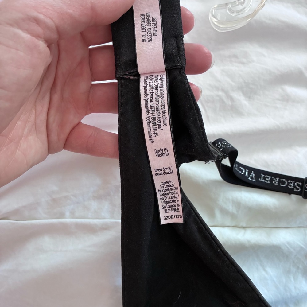 Victoria's Secret Padded Bra Black Size 32D - Picture 4 of 5